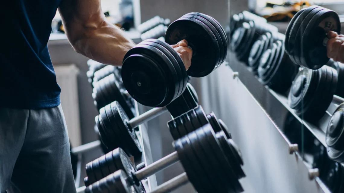 accesorios y aditamentos esenciales para el gimnasio