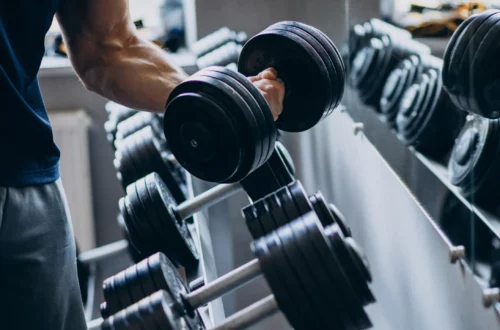 accesorios y aditamentos esenciales para el gimnasio